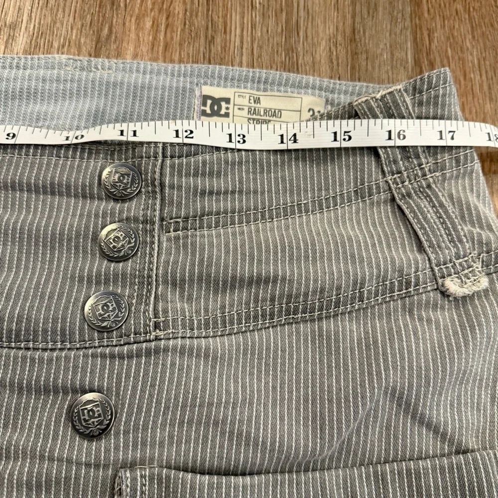 Vtg Y2K DC Mini Skirt Low Rise Women’s Size 31 Grey Stripes Ruffles Grunge Goth